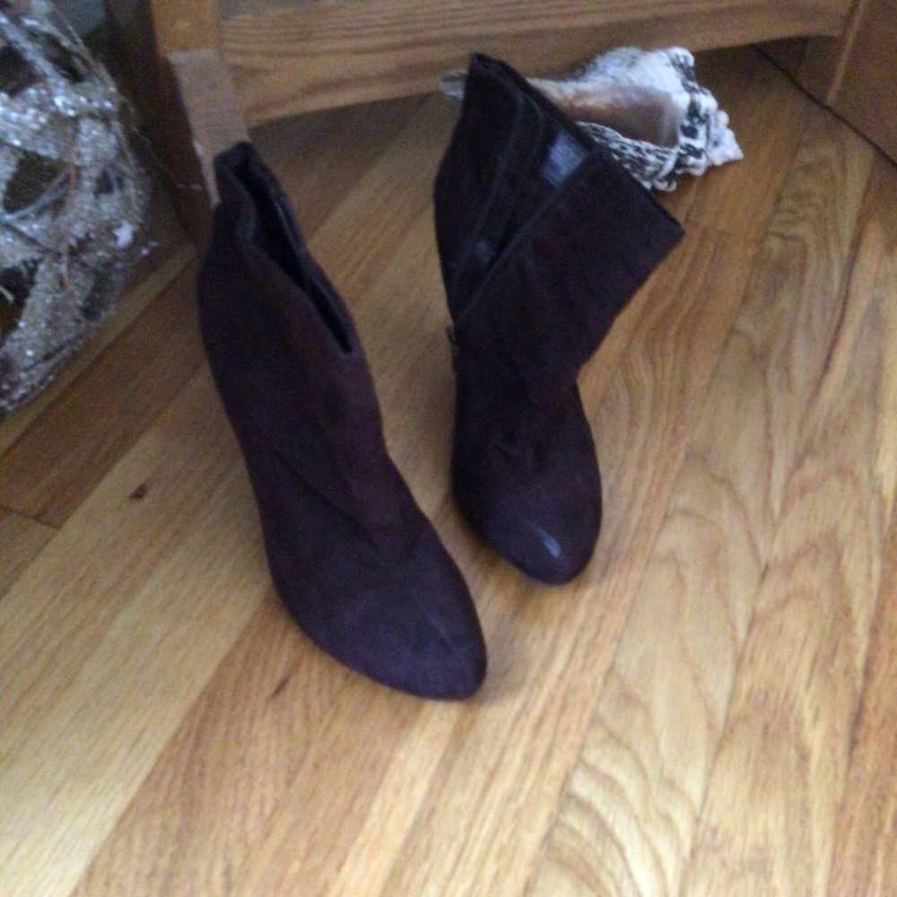 Marc Fisher Chocolate Brown sz 7 zippered booties